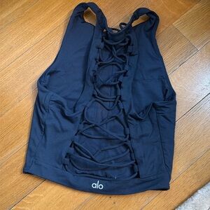 ALO criss cross back top M